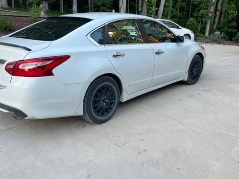 Used 2017 Nissan Altima 2.5 S w/ Power Driver Seat Package FWD image 11