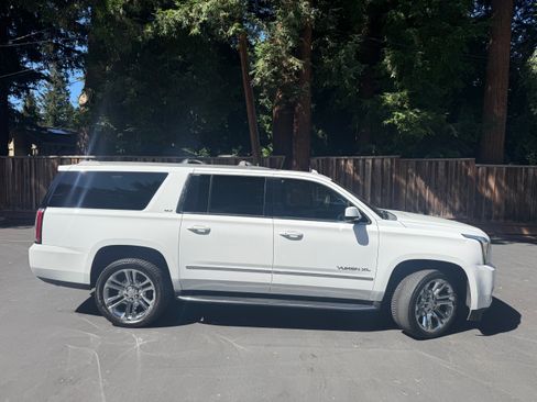 Used 2018 GMC Yukon XL SLT w/ Premium Edition AWD/4WD image 6