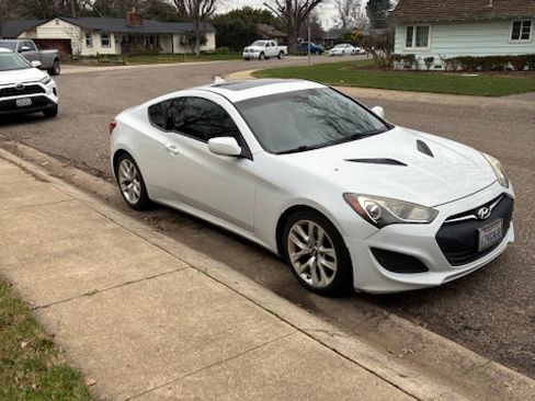 Used 2013 Hyundai Genesis 2.0T image 1