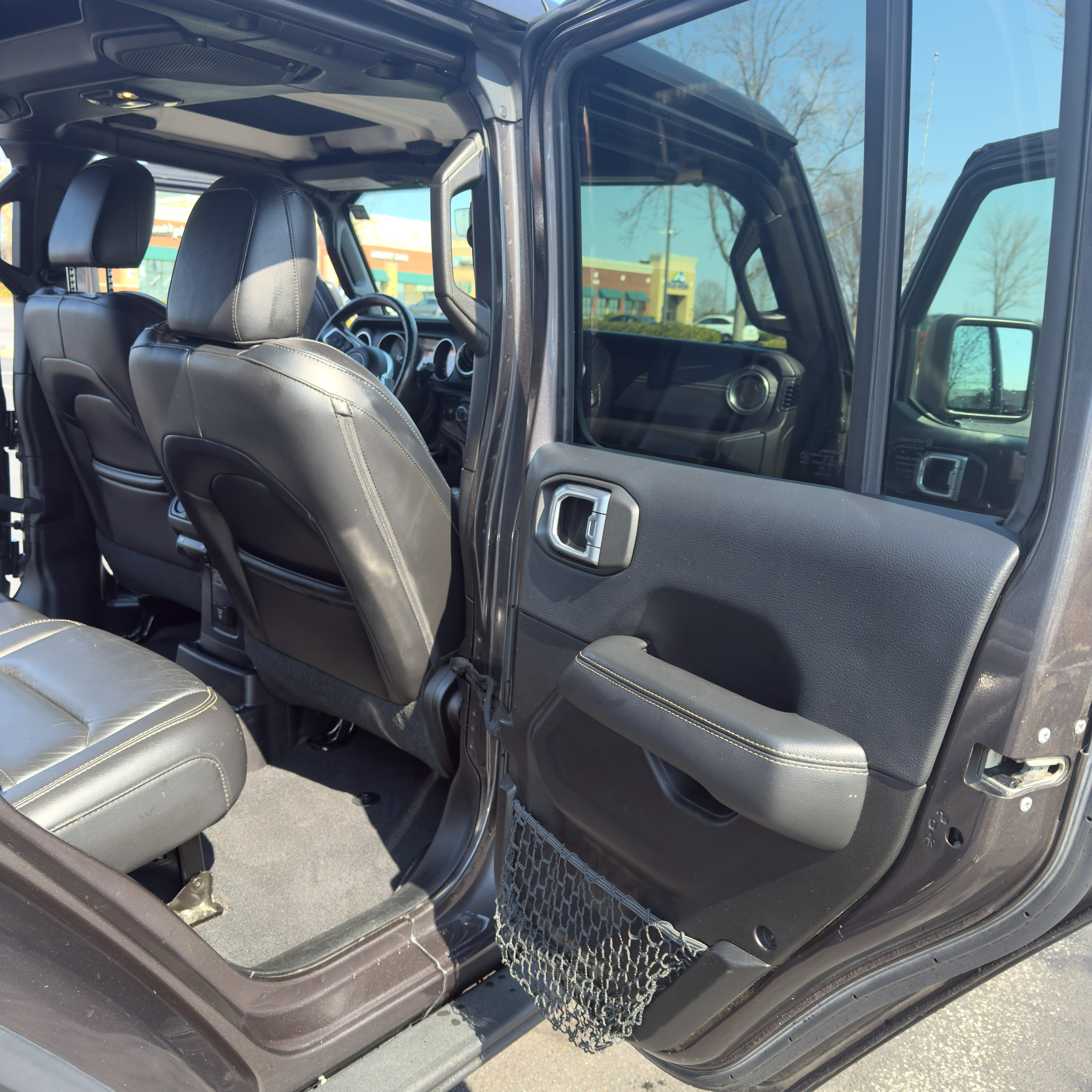Used 2019 Jeep Wrangler Unlimited Sahara w/ Quick Order Package 24M Moab AWD/4WD image 11