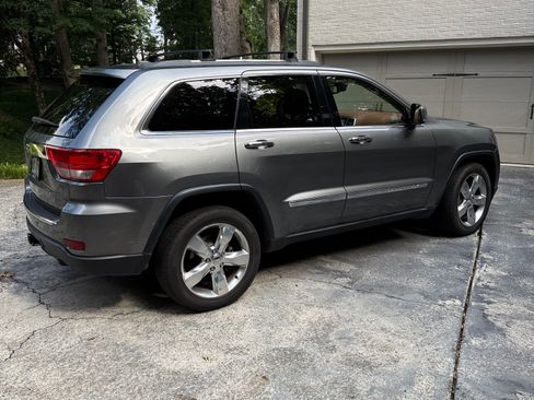 Used 2012 Jeep Grand Cherokee Overland Summit RWD image 2