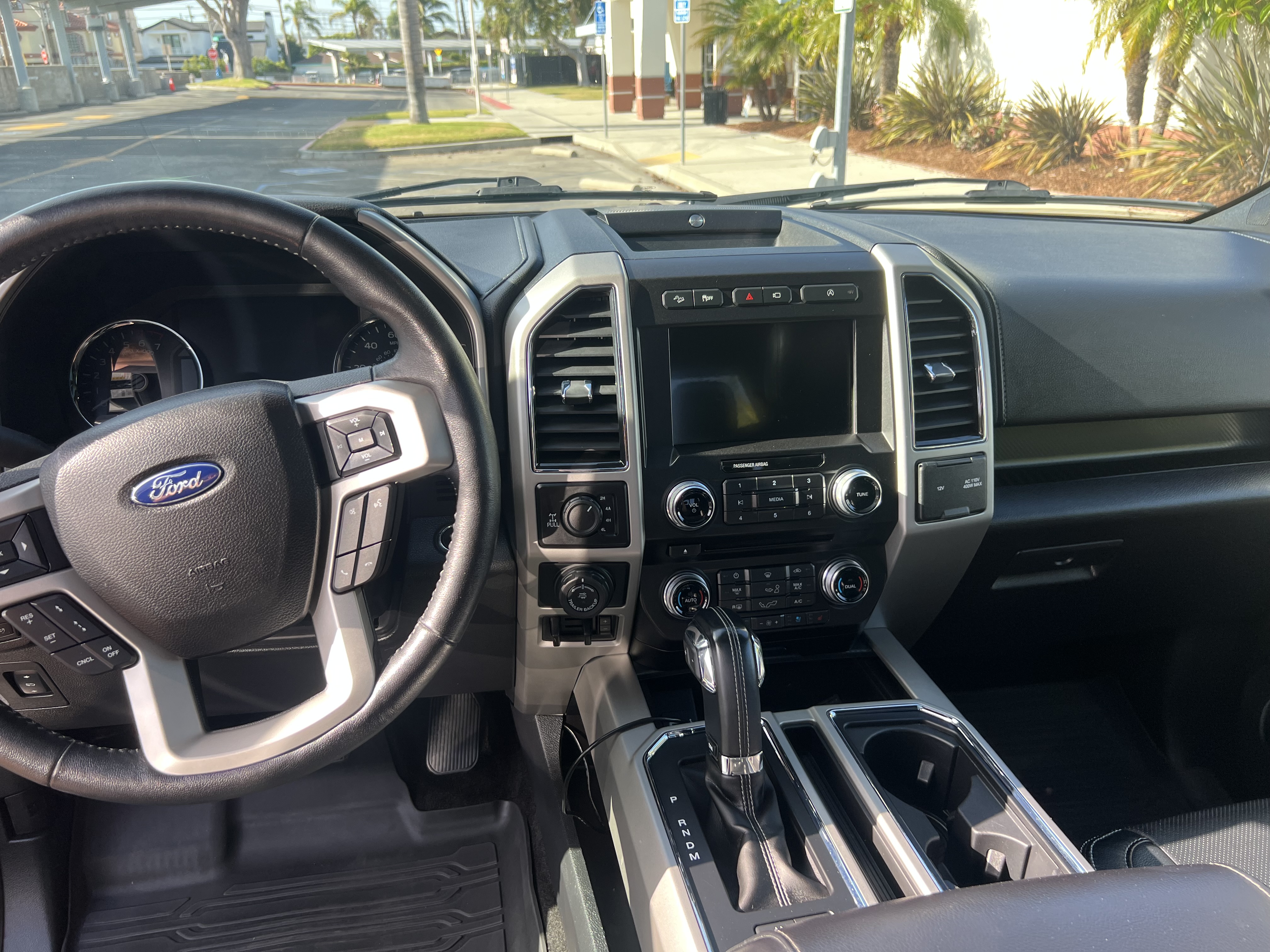 Used 2018 Ford F150 Lariat w/ Equipment Group 502A Luxury AWD/4WD image 21