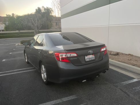 Used 2012 Toyota Camry SE image 2