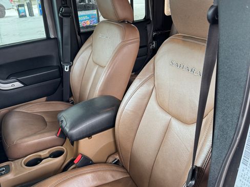 Used 2016 Jeep Wrangler Unlimited Sahara w/ Max Tow Package image 8