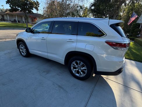 Used 2015 Toyota Highlander XLE image 2