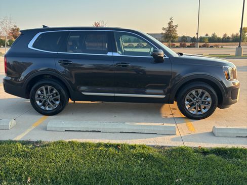 Used 2025 Kia Telluride LX image 10