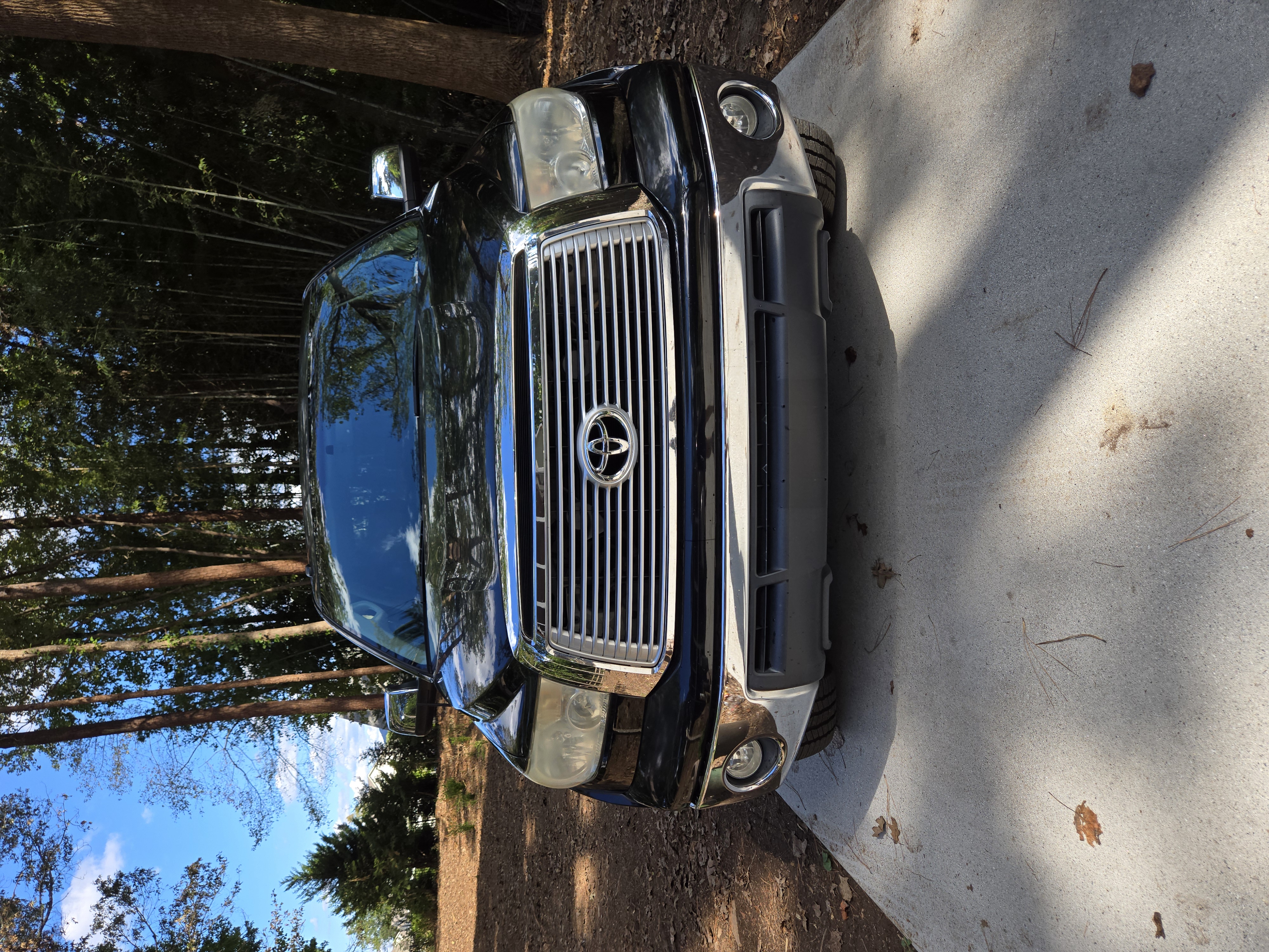 Used 2012 Toyota Tundra Limited w/ Platinum Pkg RWD image 2