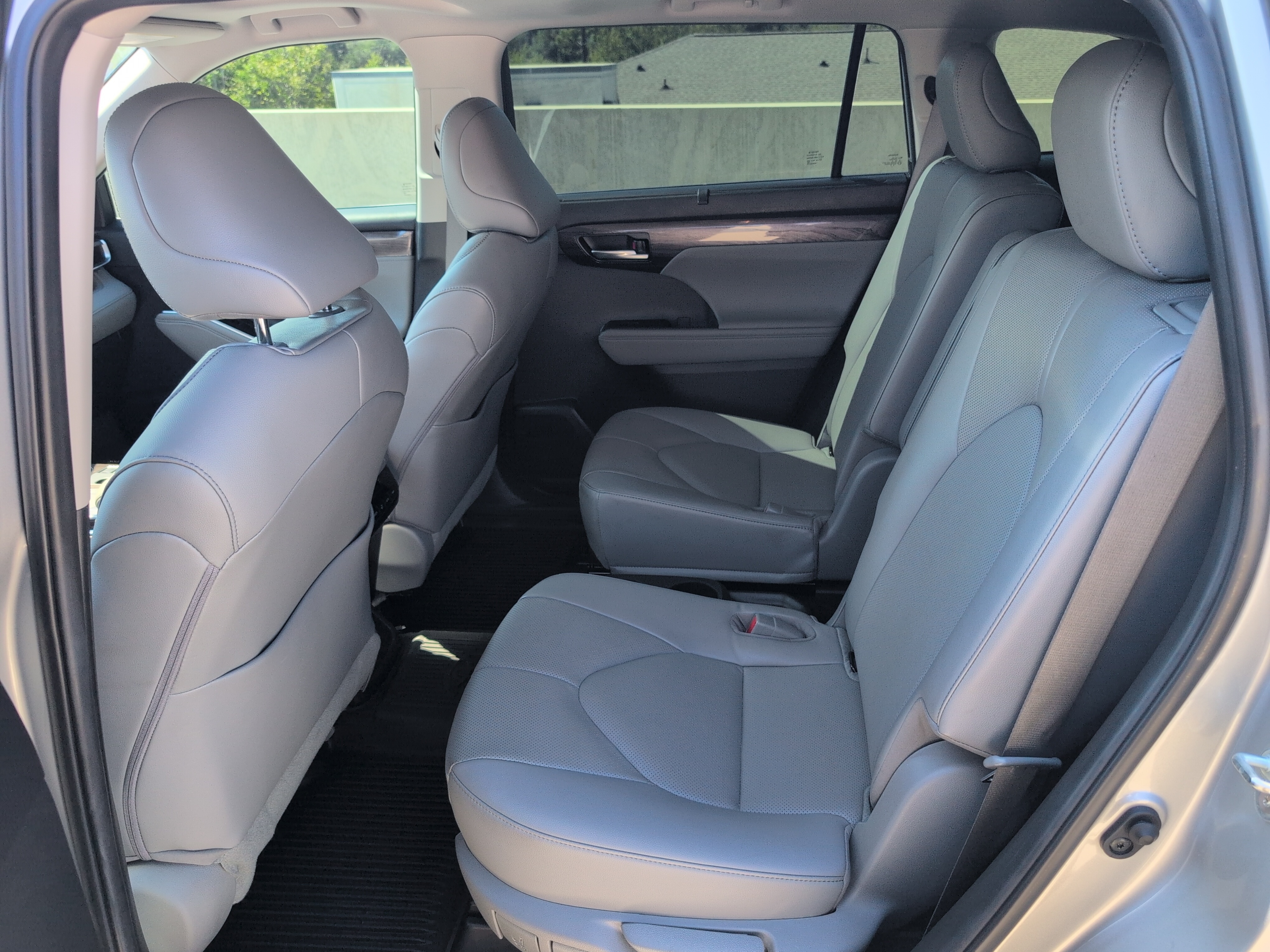 Used 2023 Toyota Highlander Limited FWD image 19