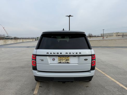 Used 2020 Land Rover Range Rover HSE image 4