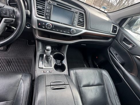 Used 2015 Toyota Highlander Limited w/ Driver Technology Package image 8