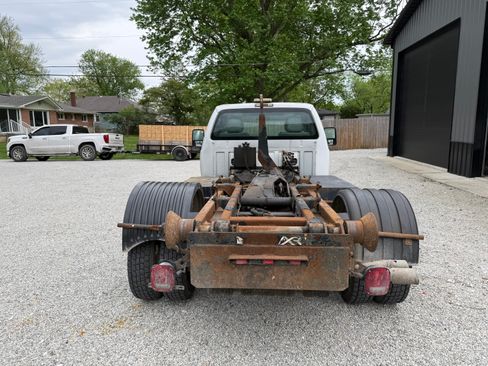 Used 2014 Ford F550 4x4 Regular Cab Super Duty image 5