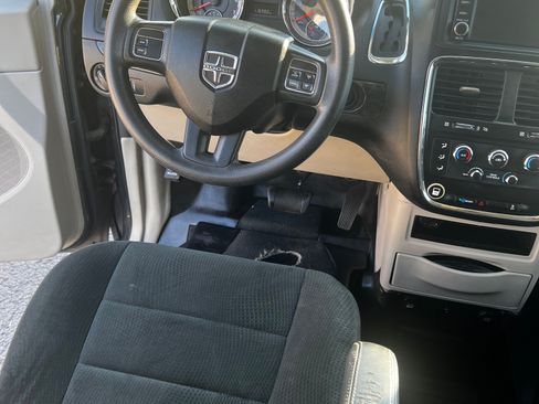 Used 2011 Dodge Grand Caravan Mainstreet w/ PWR Convenience Group image 5