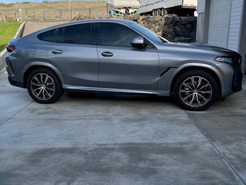 Used 2025 BMW X6 xDrive40i w/ Climate Comfort Package image 17