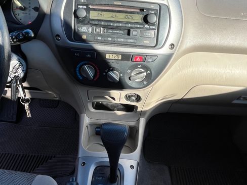 Used 2003 Toyota RAV4 2WD image 35