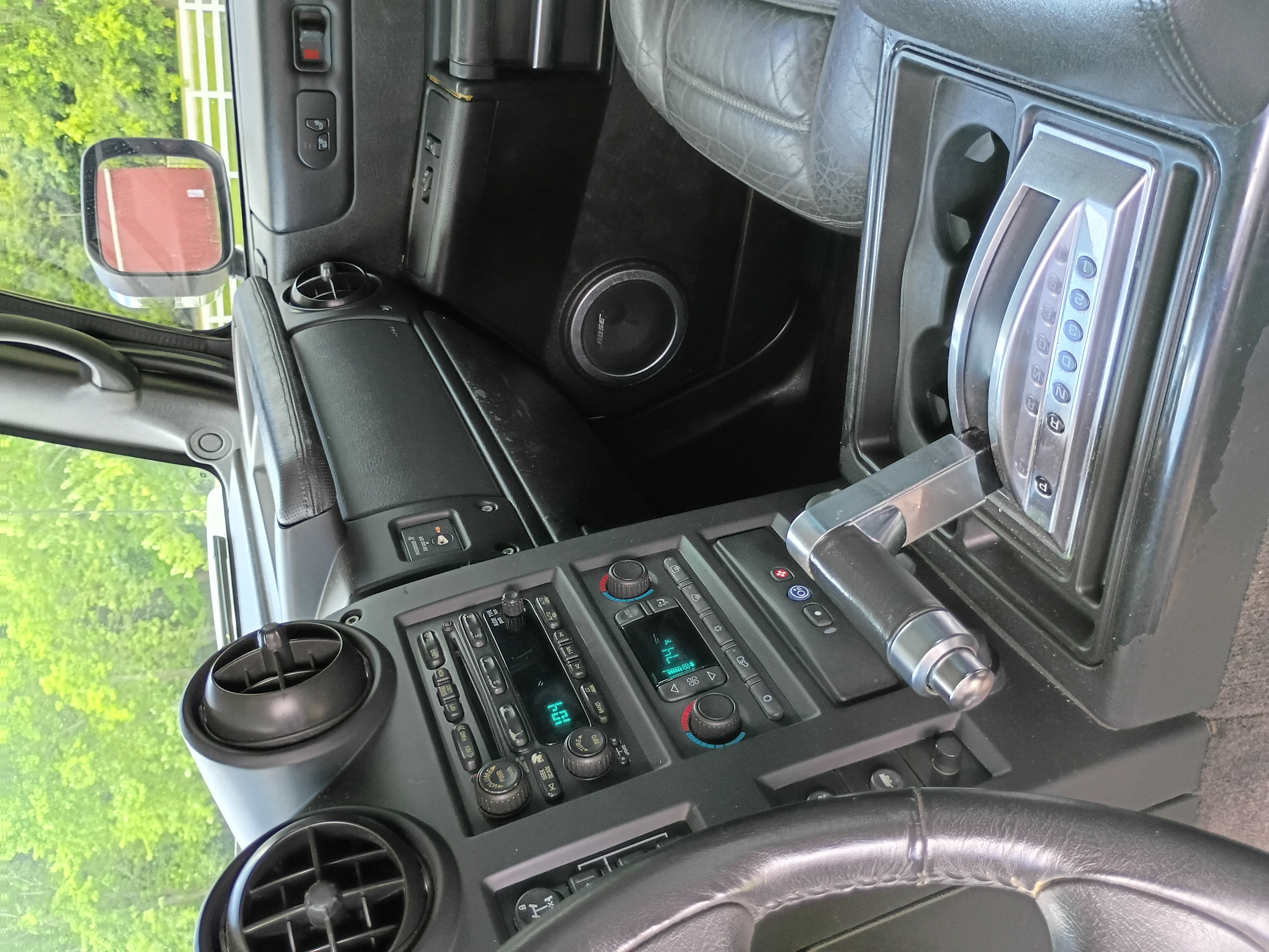 Used 2005 HUMMER H2 SUT w/ Preferred Equipment Group AWD/4WD image 13
