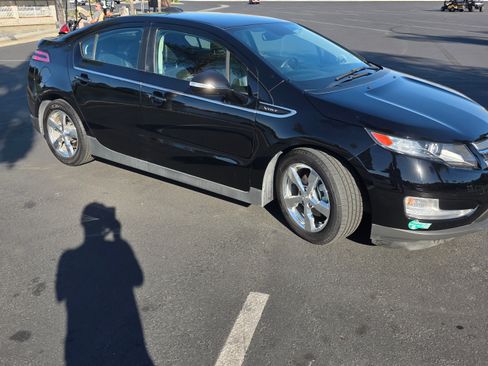 Used 2015 Chevrolet Volt Premium w/ Premium Trim Package image 2