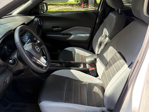 Used 2023 Nissan Kicks SR w/ SR Premium Package FWD image 11