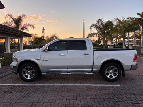 Used 2014 RAM 1500 Laramie w/ Convenience Group image 9