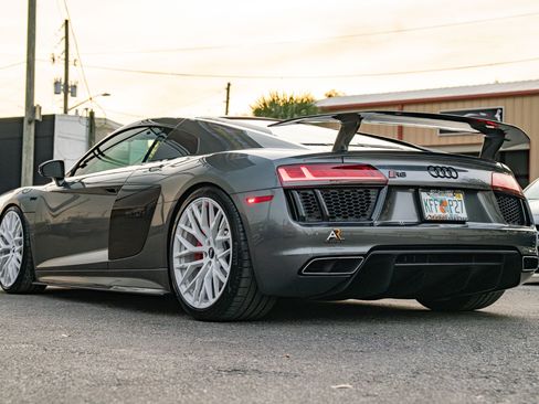 Used 2018 Audi R8 V10 w/ Carbon Exterior Package image 5
