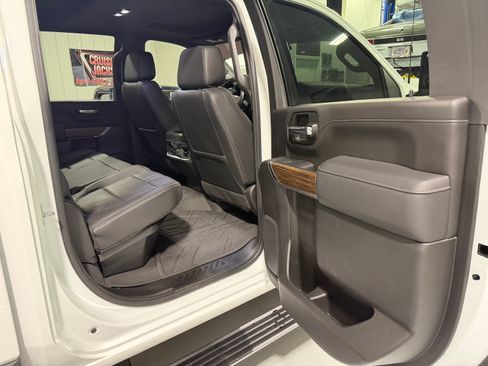 Used 2022 Chevrolet Silverado 3500 High Country image 17