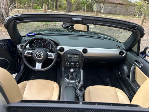 Used 2011 MAZDA MX-5 Miata Grand Touring w/ Premium Pkg image 12
