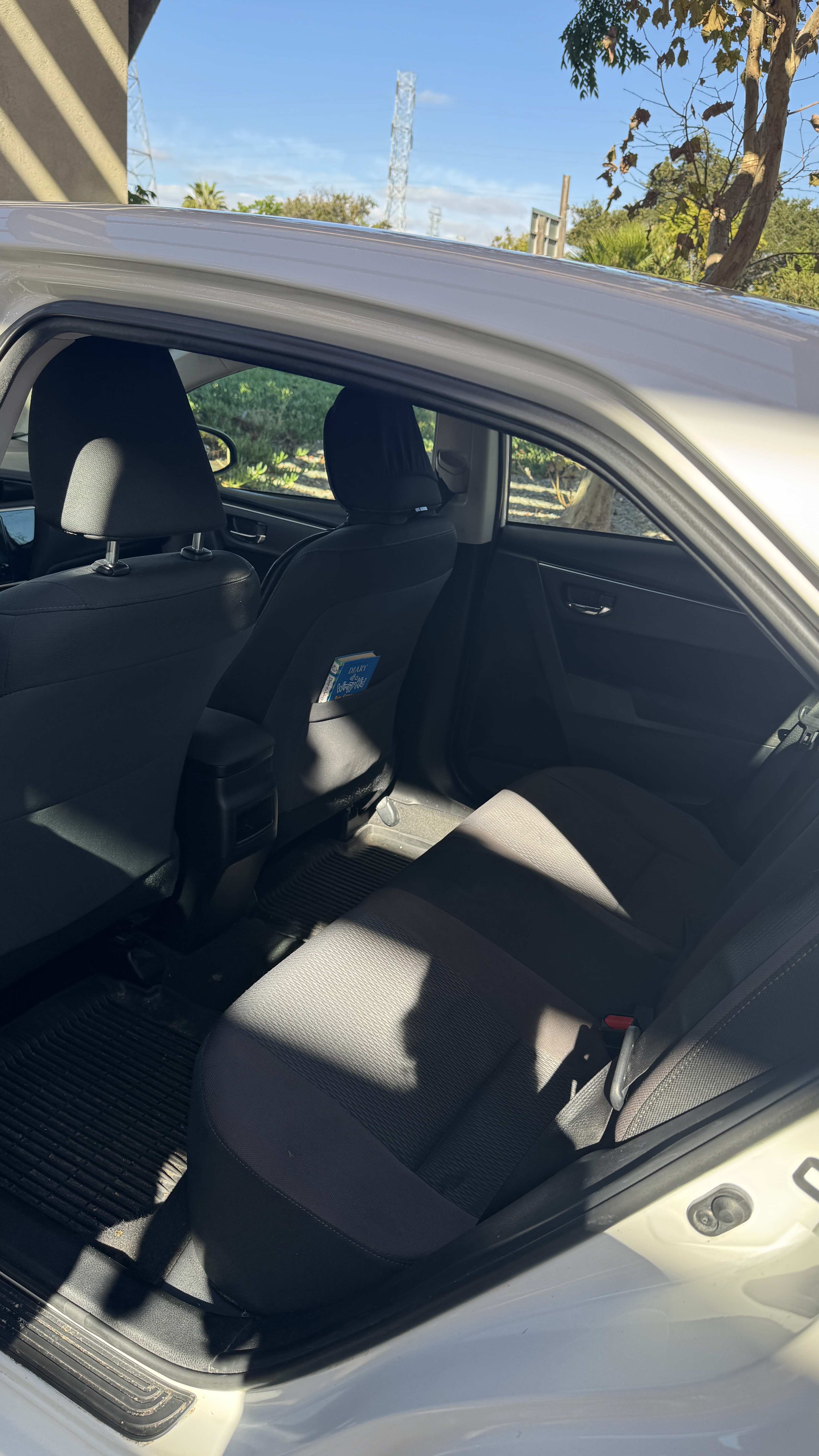 Used 2019 Toyota Corolla LE FWD image 14
