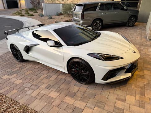 Used 2024 Chevrolet Corvette Stingray Preferred Cpe w/ Z51 Performance Package RWD image 5