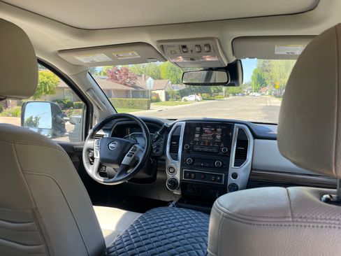 Used 2021 Nissan Titan SL w/ Moonroof Package AWD/4WD image 14