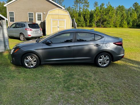 Used 2020 Hyundai Elantra SEL w/ Cargo Package (C1) FWD image 2