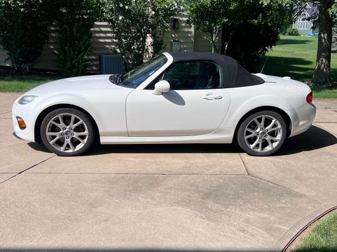 Used 2014 MAZDA MX-5 Miata Grand Touring w/ Premium Package RWD image 12