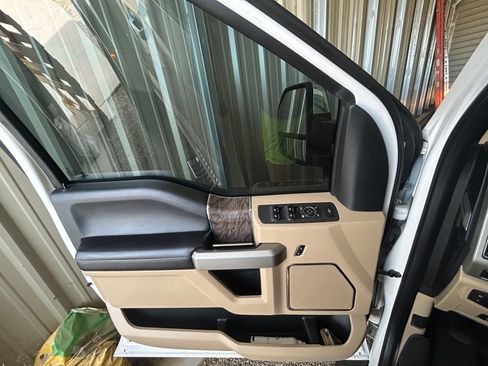 Used 2017 Ford F350 Lariat w/ Chrome Package image 8