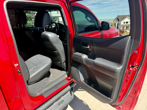Used 2018 Toyota Tacoma Limited image 20