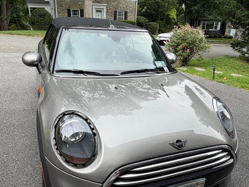 Used 2019 MINI Cooper Convertible w/ Signature Upholstery Package FWD image 8