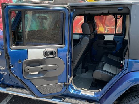 Used 2010 Jeep Wrangler Unlimited Sahara w/ Dual Top Group AWD/4WD image 13