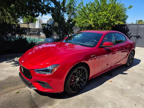 Used 2021 Maserati Ghibli Trofeo image 1