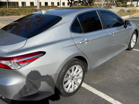 Used 2020 Toyota Camry LE image 1