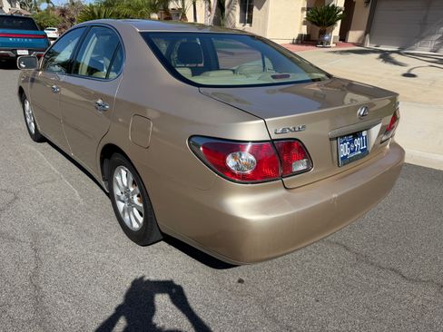 Used 2003 Lexus ES 330 w/ Premium Pkg FWD image 4