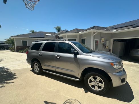 Used 2012 Toyota Sequoia SR5 w/ Premium Pkg RWD image 2
