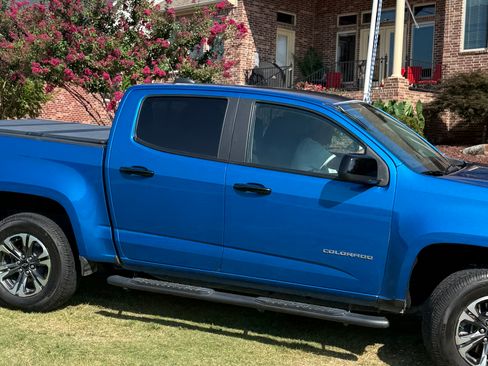 Used 2022 Chevrolet Colorado Z71 w/ Safety Package AWD/4WD image 8