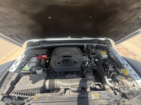 Used 2021 Jeep Wrangler Unlimited Rubicon AWD/4WD image 11
