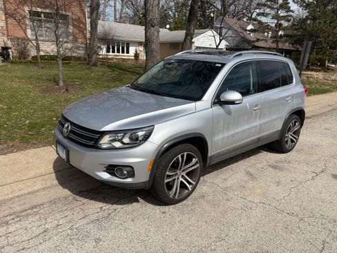 Used 2017 Volkswagen Tiguan SEL FWD image 11