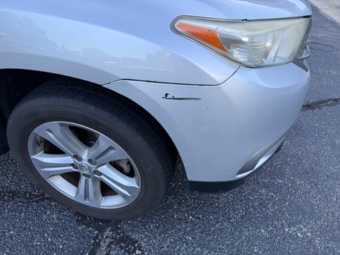 Used 2013 Toyota Highlander Limited AWD/4WD image 12