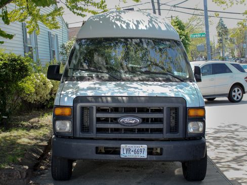 Used 2009 Ford E-250 and Econoline 250 RWD image 1