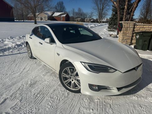 Used 2021 Tesla Model S Long Range Plus image 5