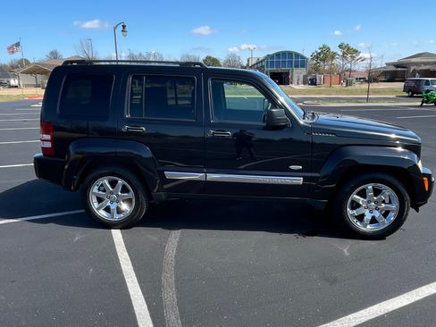 Used 2012 Jeep Liberty Sport image 6