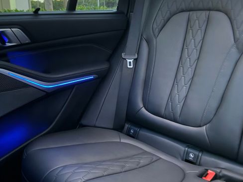 Used 2021 BMW X5 M50i w/ Executive Package image 21