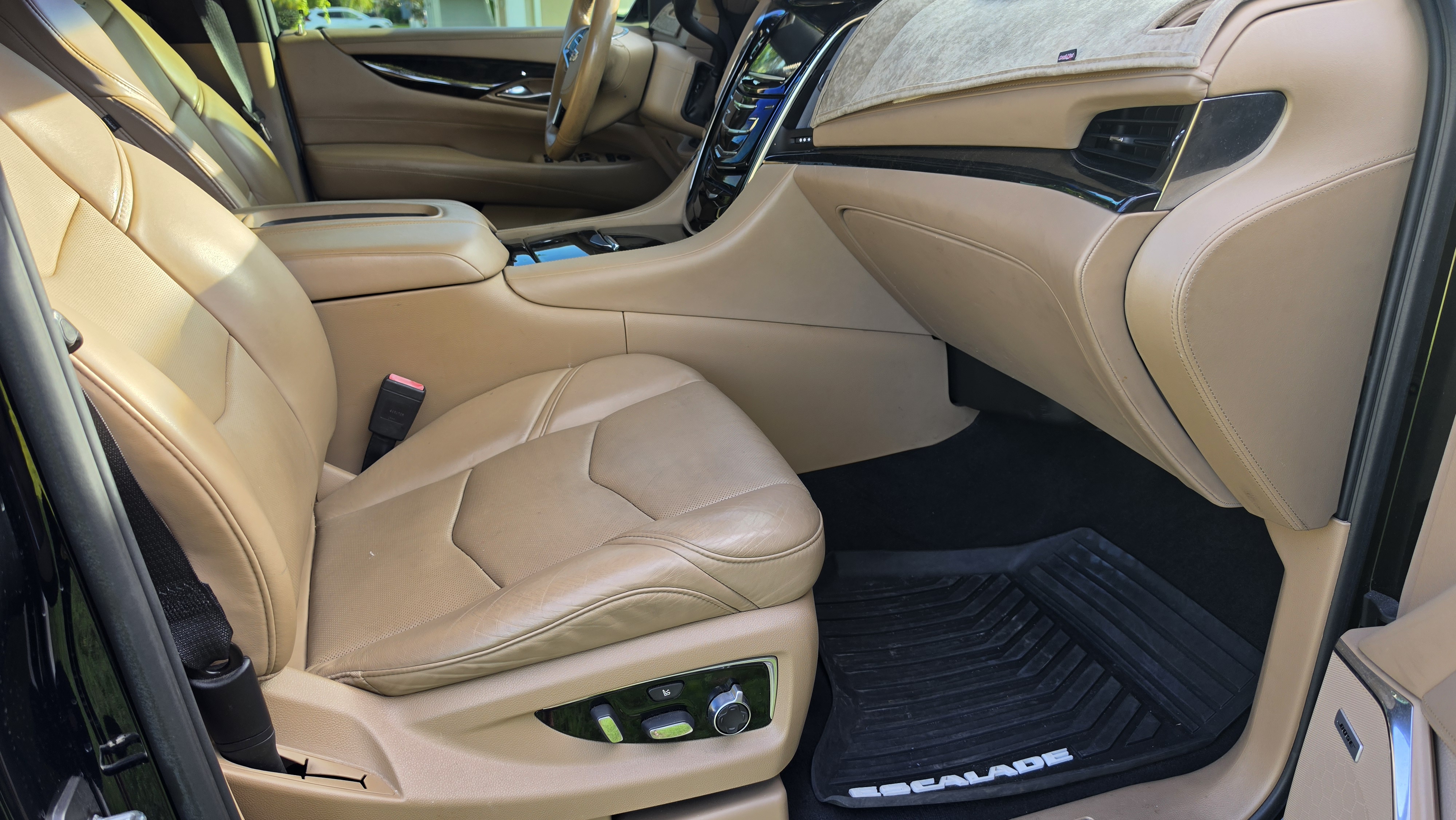 Used 2018 Cadillac Escalade Platinum AWD/4WD image 15