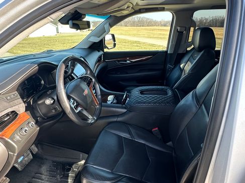 Used 2018 Cadillac Escalade Luxury image 9