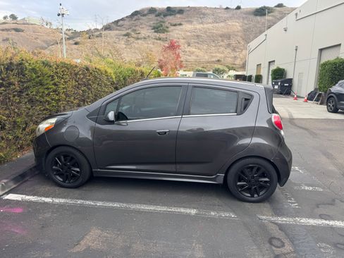 Used 2014 Chevrolet Spark LT image 2