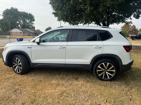 Used 2022 Volkswagen Taos SE FWD image 5